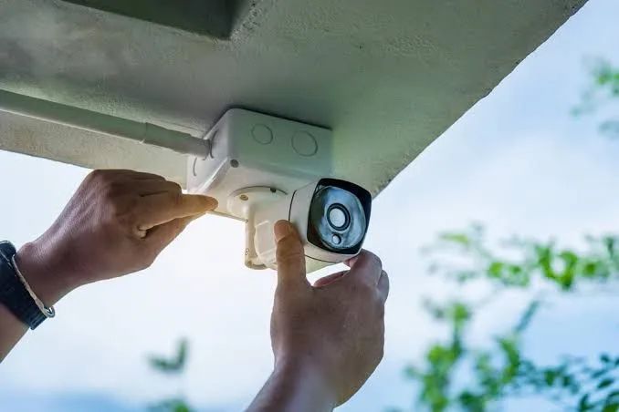 Instalação de câmeras, alarmes e cerca eletrica