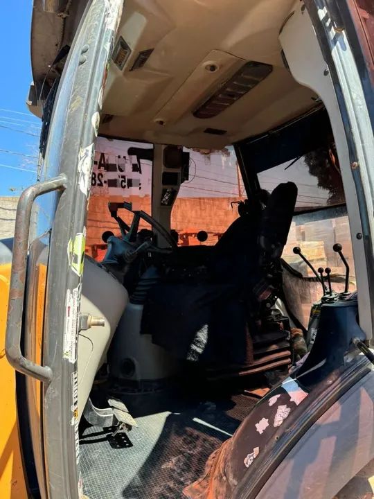 Pá Carregadeira CASE 580N - Foto 2