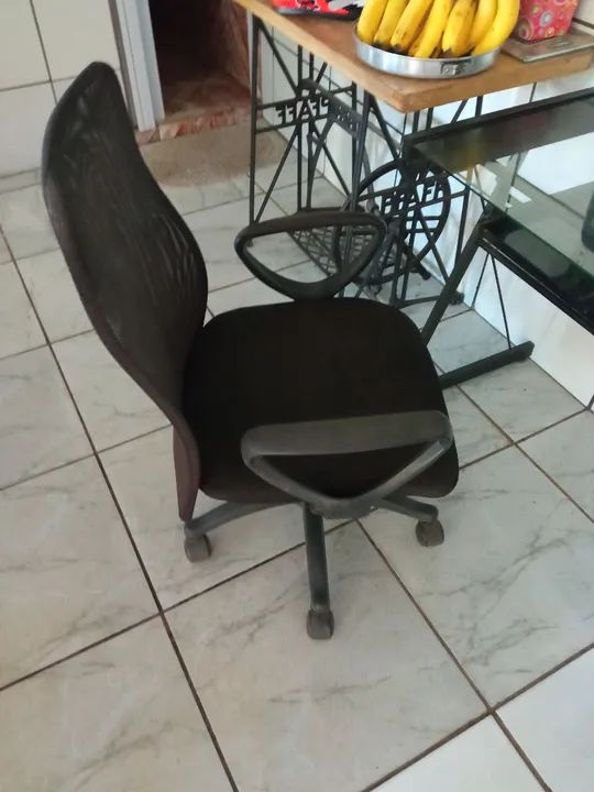 Cadeira giratória bem conservado - Foto 2