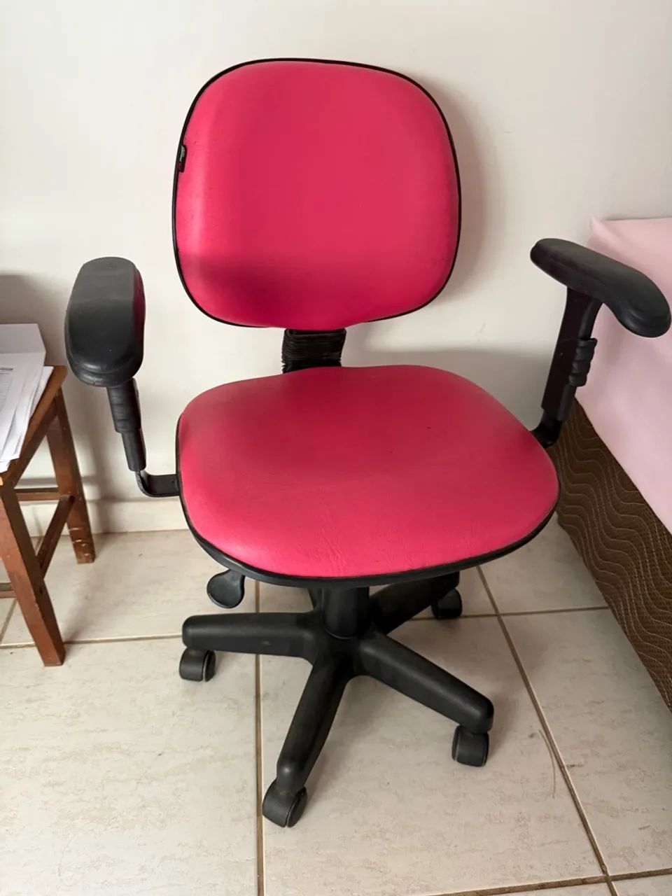 Cadeira de Escritório Rosa com Rodinhas