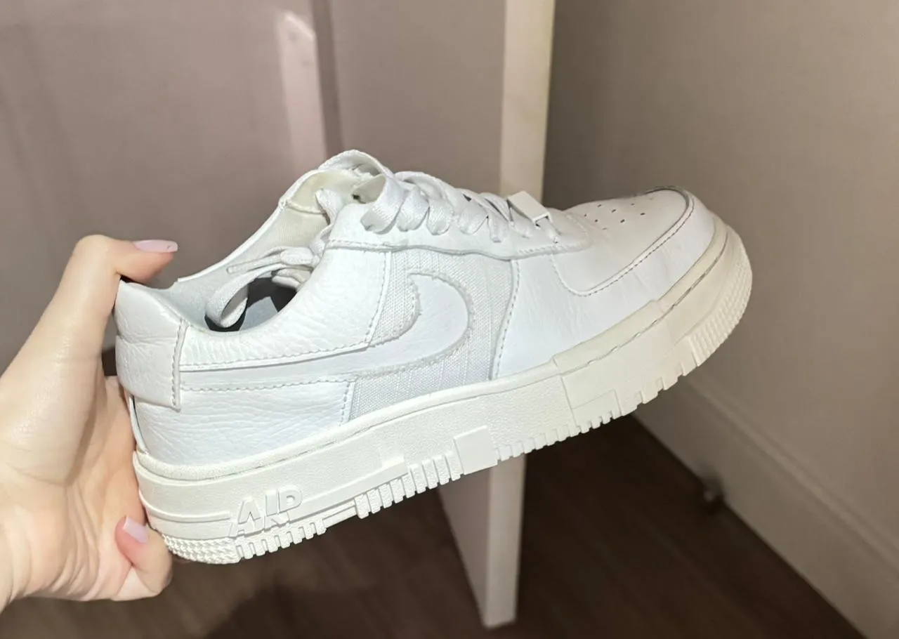 Tênis Nike Air Force 1 Pixel Branco