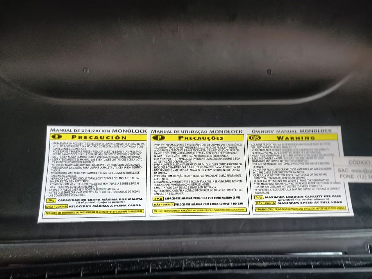 Duas capas de chuva e o baú mais dois capacetes - Foto 4