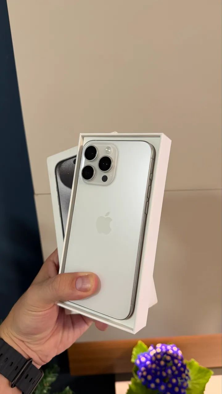 iPhone 15 Pro Max 256GB White Titanium, Seminovo muito bem