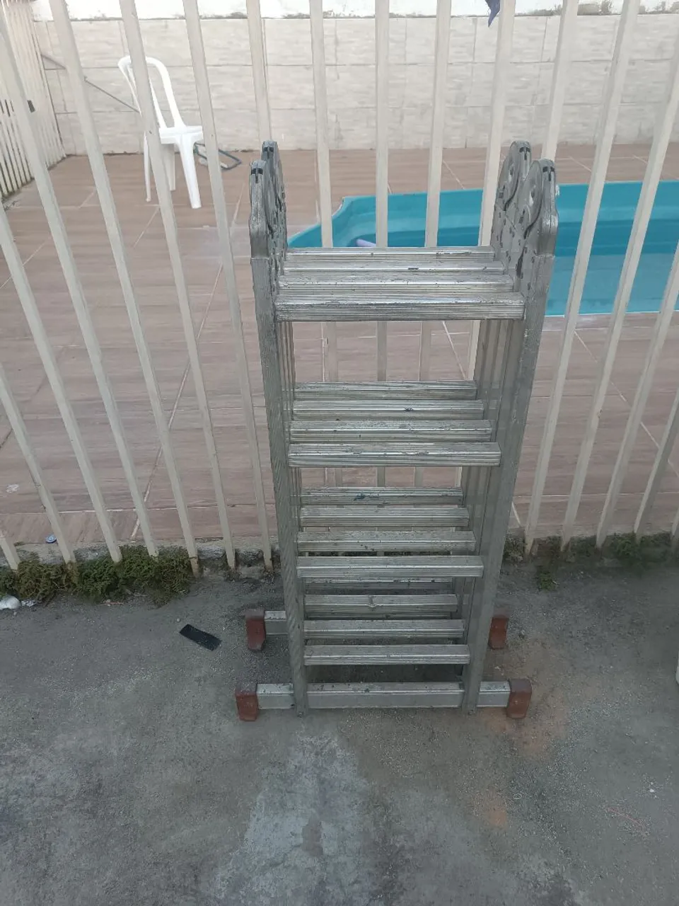 Escada de alumínio articulada 4 mts