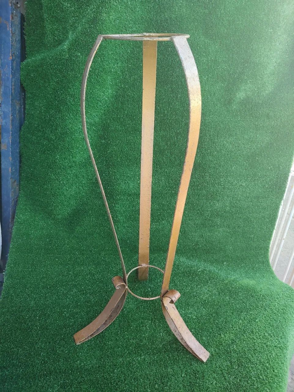 Suporte de vaso de metal dourado 10,00 cada