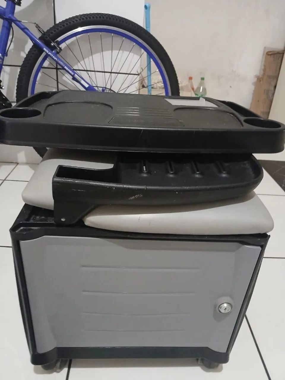 Carrinho de Manicure 