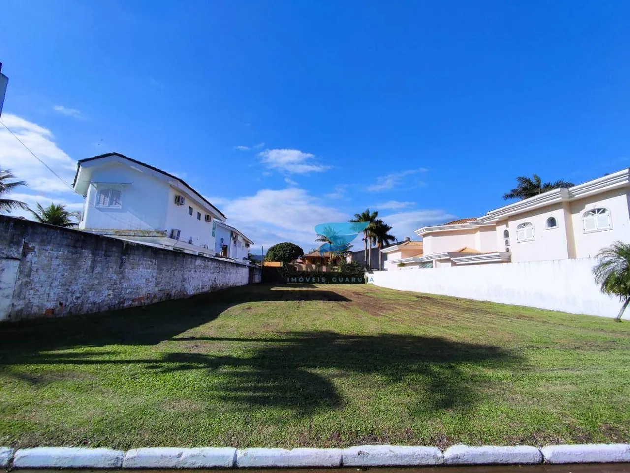 Terreno à Venda no Condomínio Jardim Acapulco no Guarujá | Omega Imóveis