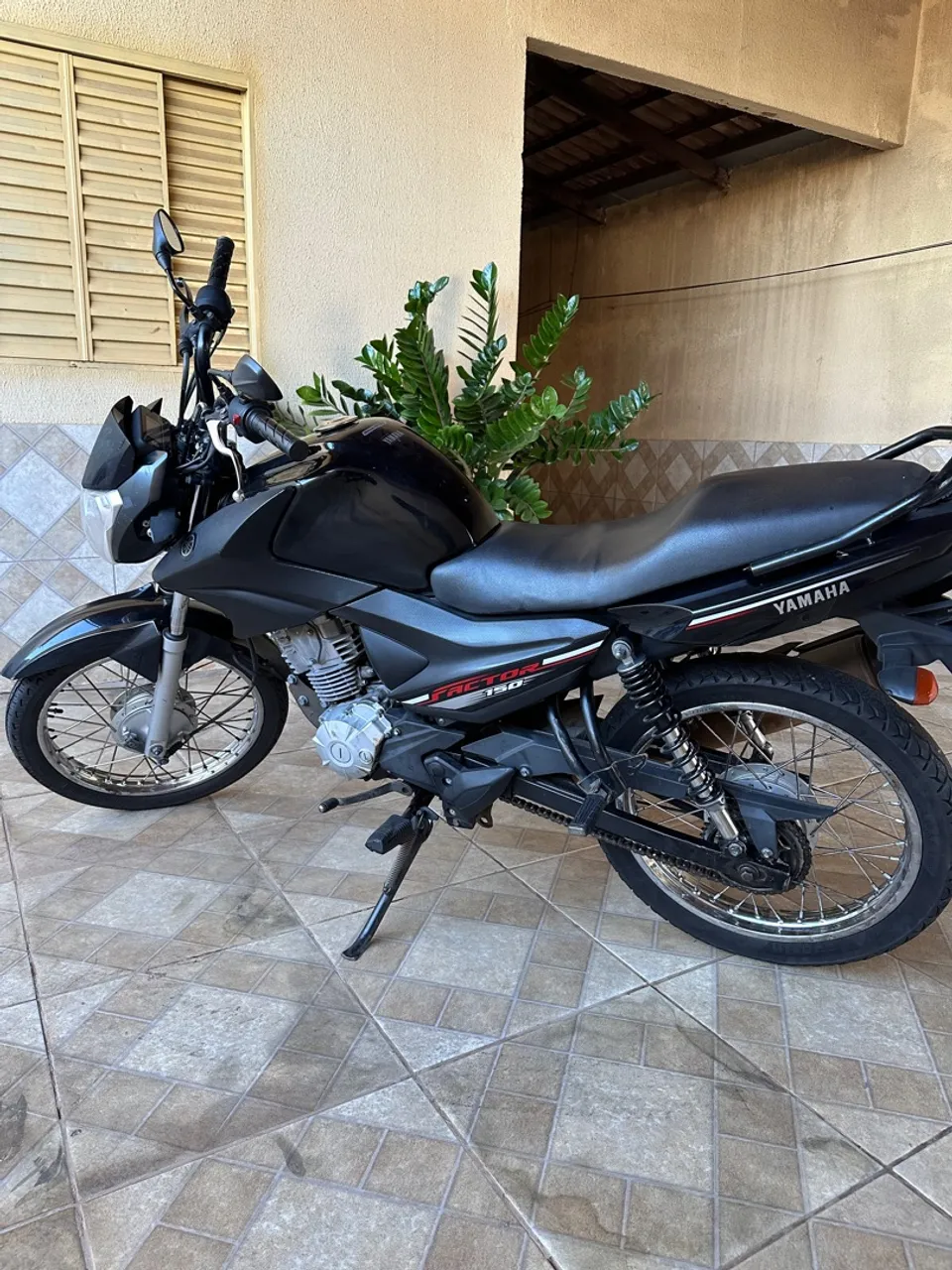 VENDO MOTO YAMAHA FACTOR 150 - 2018- PRETA