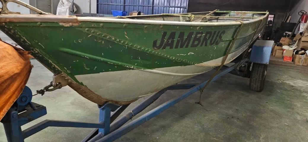 Barco Aluminio com Carreta e Motor de Popa - Foto 3