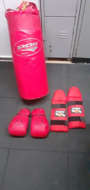 Kit Boxe Completo - Saco de Pancada, Luvas e Caneleiras