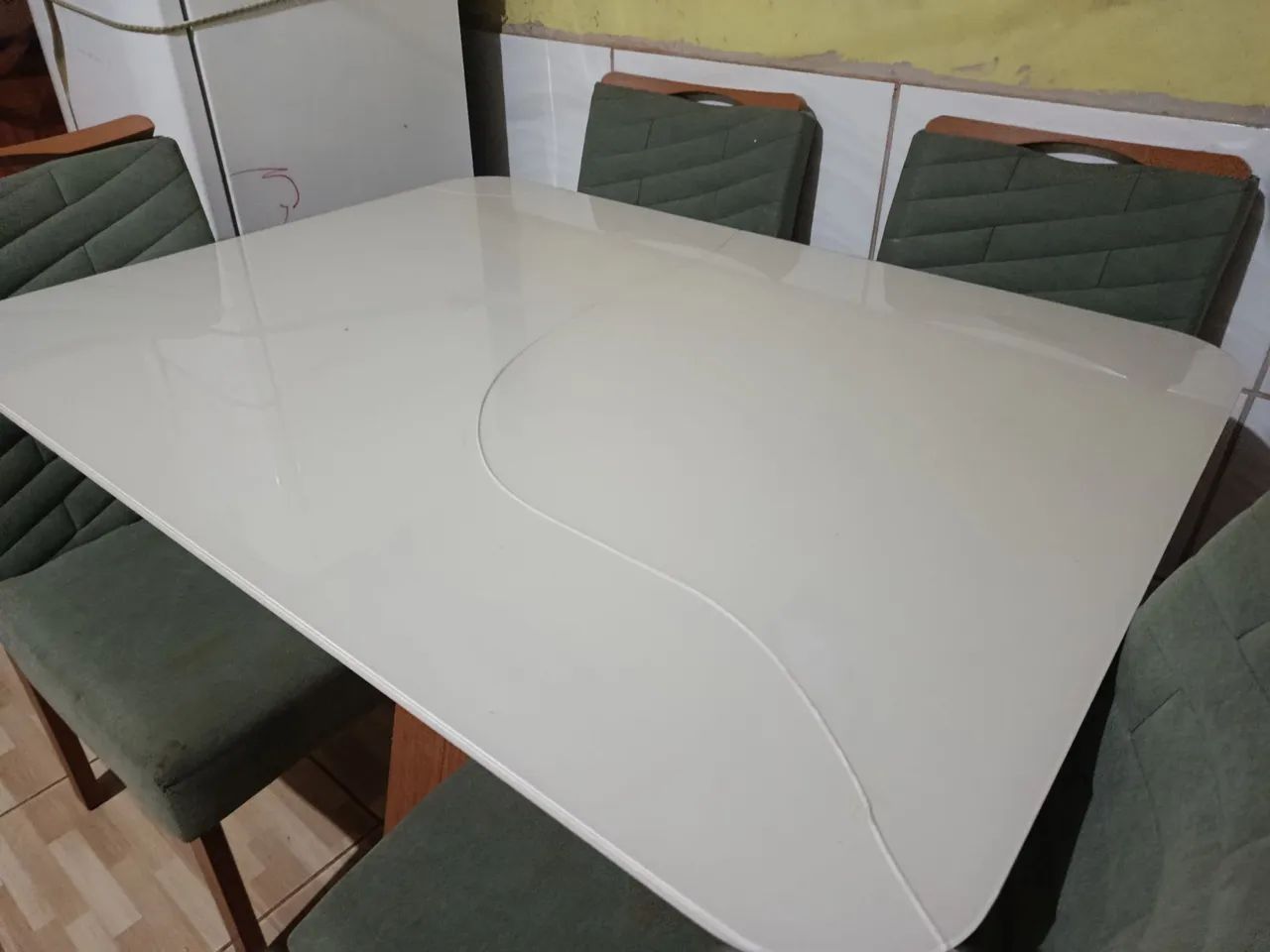 Vendo uma mesa com 4 cadeiras64962115876739123