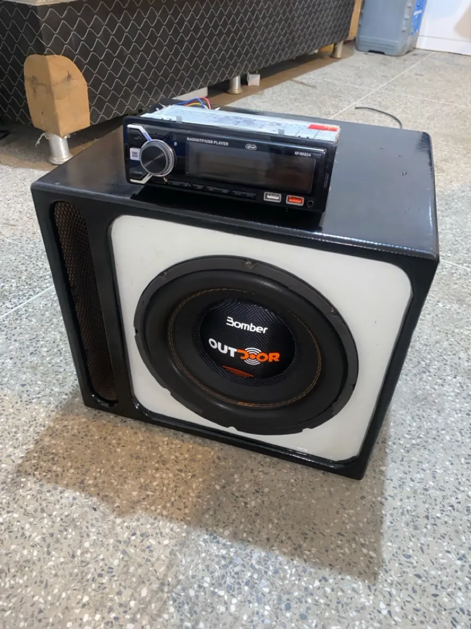 Caixa de Som com Rádio