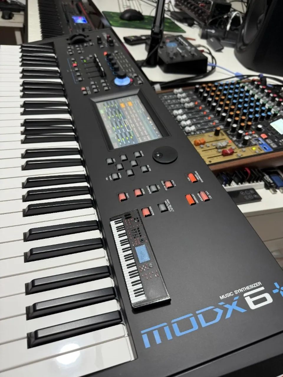 Teclado Yamaha MODX6+ Plus