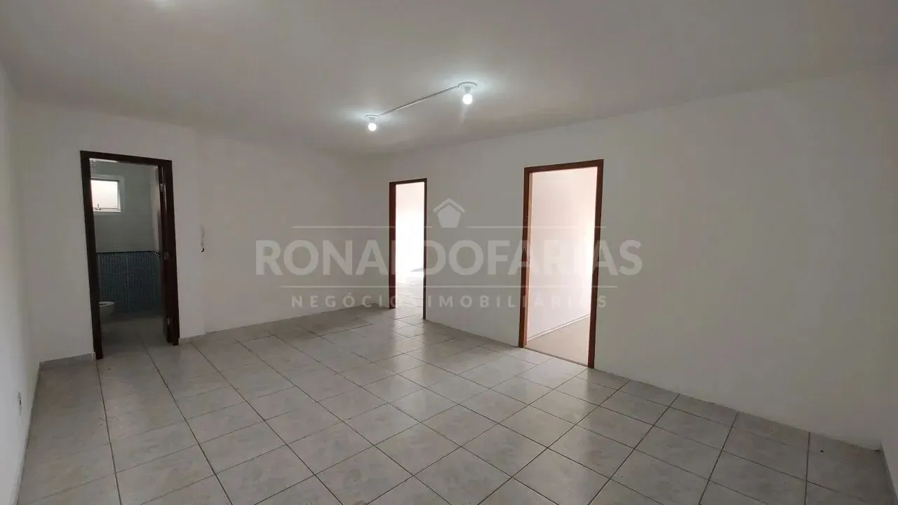 Sala comercial com 80m² para locação na região de Interlagos.
