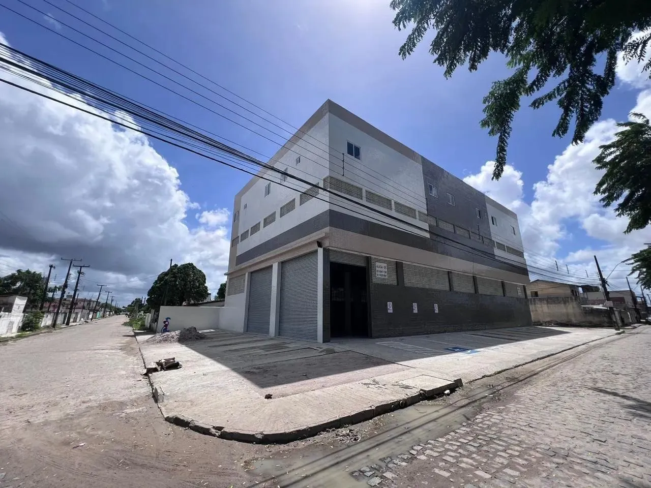 Excelente Galpão com mais de 1000m2 de área construída
