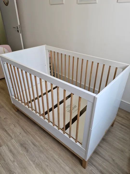 Berço de Bebê Branco com Carvalho - Foto 2