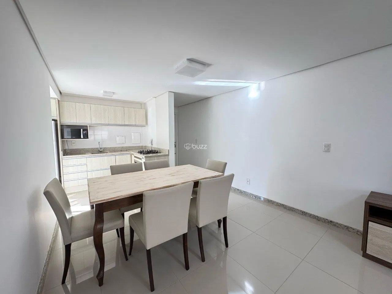 Apartamento mobiliado de 2 dormitórios no Novo Campeche - conforto e localização privilegi - Foto 3