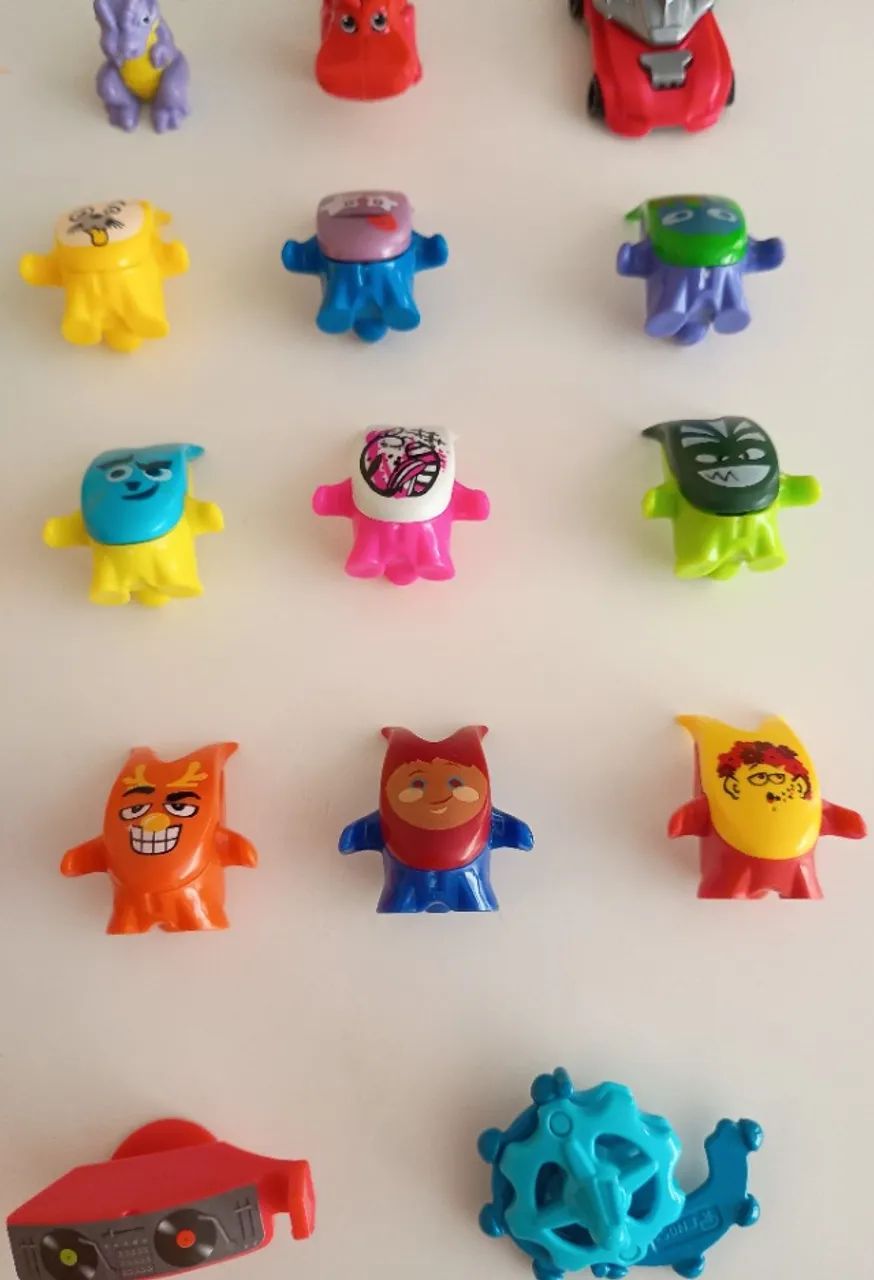 Lote com 34 Miniaturas - Kinder Joy - Foto 4