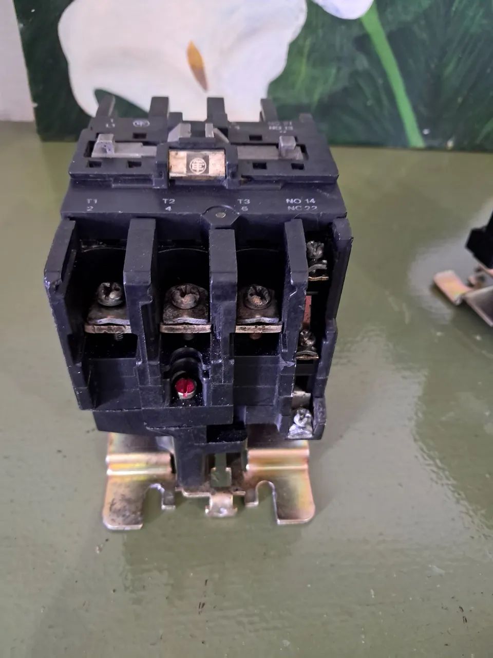 Contator tripolar  telemecanique 60amp contato auxiliar 1nf -1na 220v - Foto 4