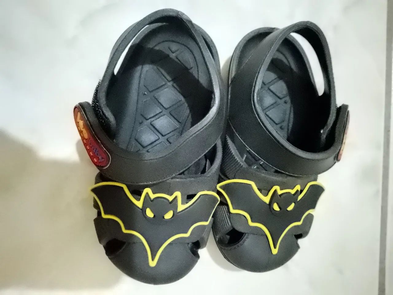 Sandálias infantis Batman