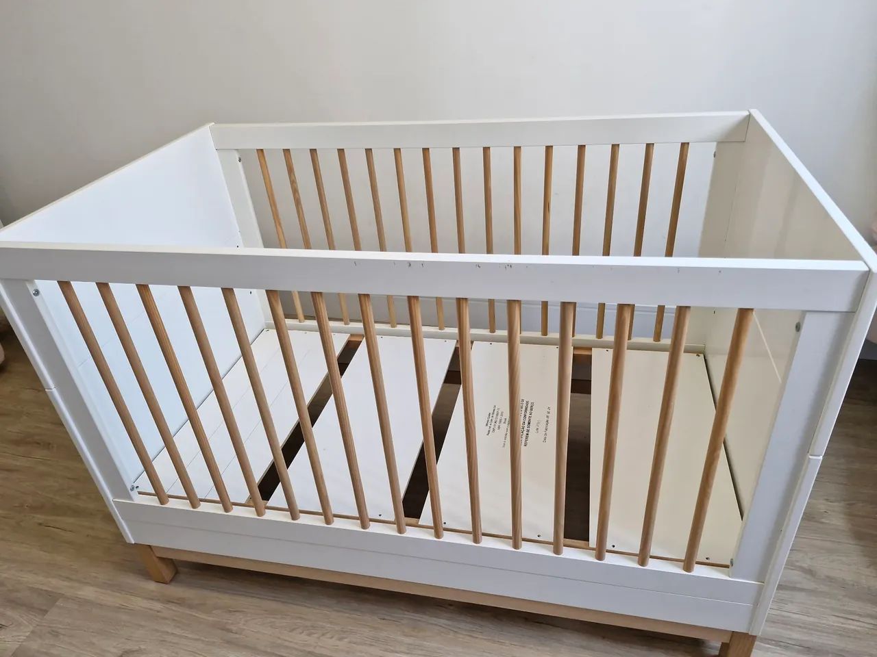 Berço de Bebê Branco com Carvalho - Foto 3