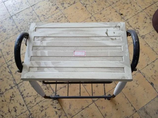 Carrinho de apoio em Metal Branco 60 cm x 36 cm x 25 cm - Foto 2