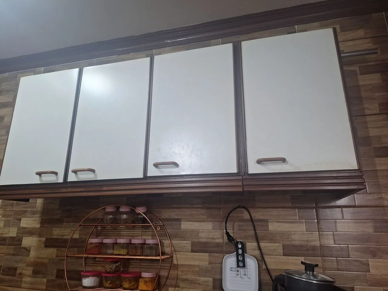 Armario de Madeira.64842117599874121