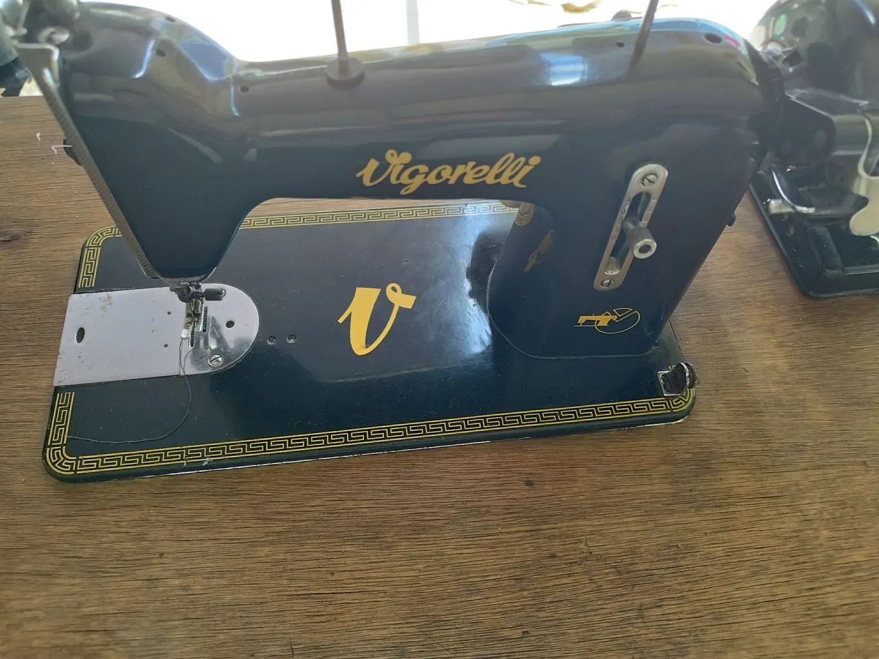 Máquina de Costura Vigorelli Antiga - Foto 3