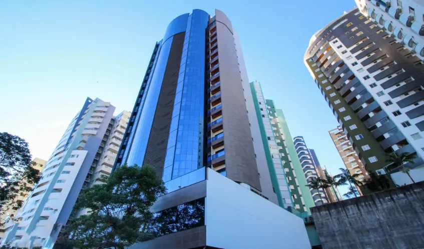 Maringá, Ed. Majestic, Mobiliado e Decorado, 3 suítes, 4 vagas individuais, piscinas aquec