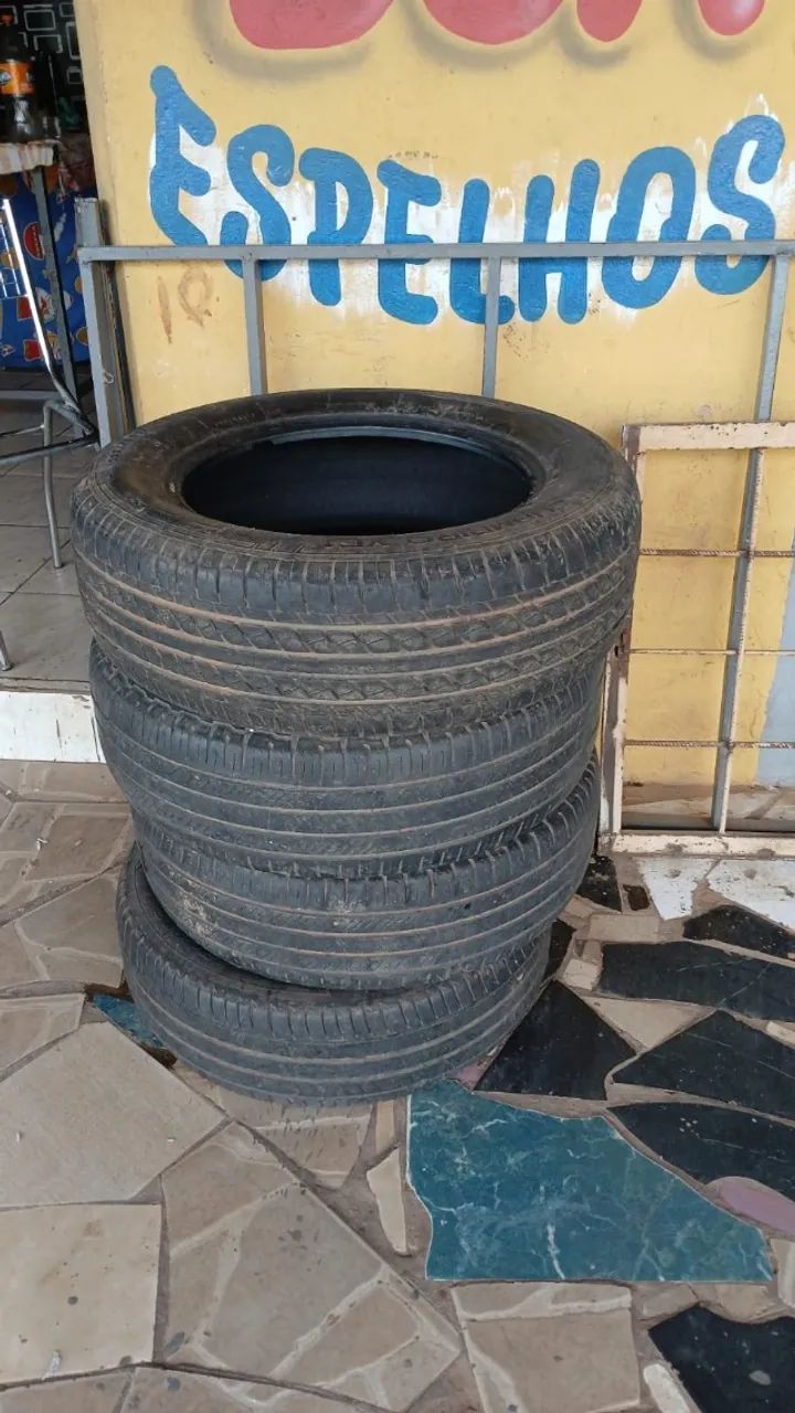 Pneus meia vida aro 17 - 4 p/ 200 - pix/card - retirada Sol Nascente ch.58 - P Norte