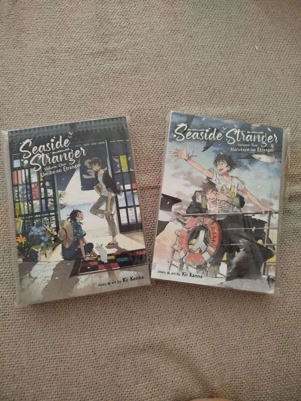 Seaside Stranger - Volumes 1 e 2 em inglês 