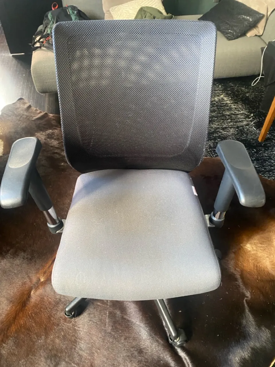 Cadeira de escritório ergonômica com tela mesh