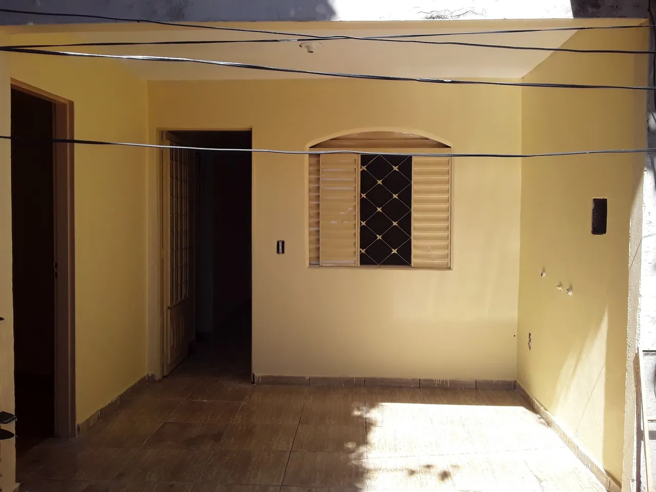 Alugo casa térreo fundos