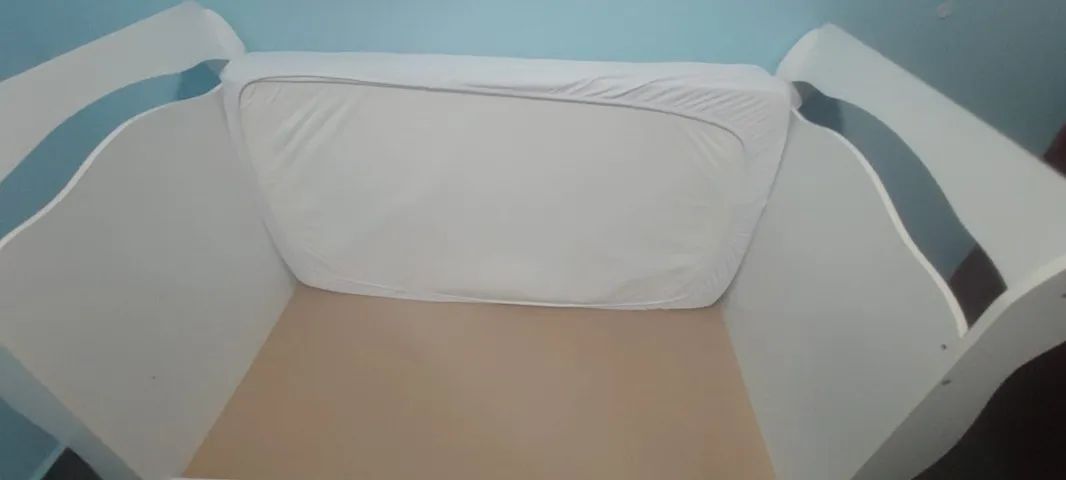 Berço que vira cama com colchão e capa impermeável.  - Foto 4