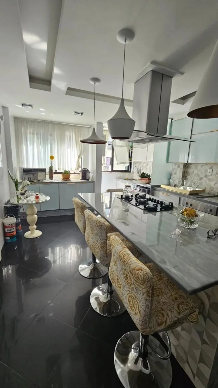 Localizado no bairro Todos os Santos, no Rio de Janeiro, este apartamento de 3 dormitórios