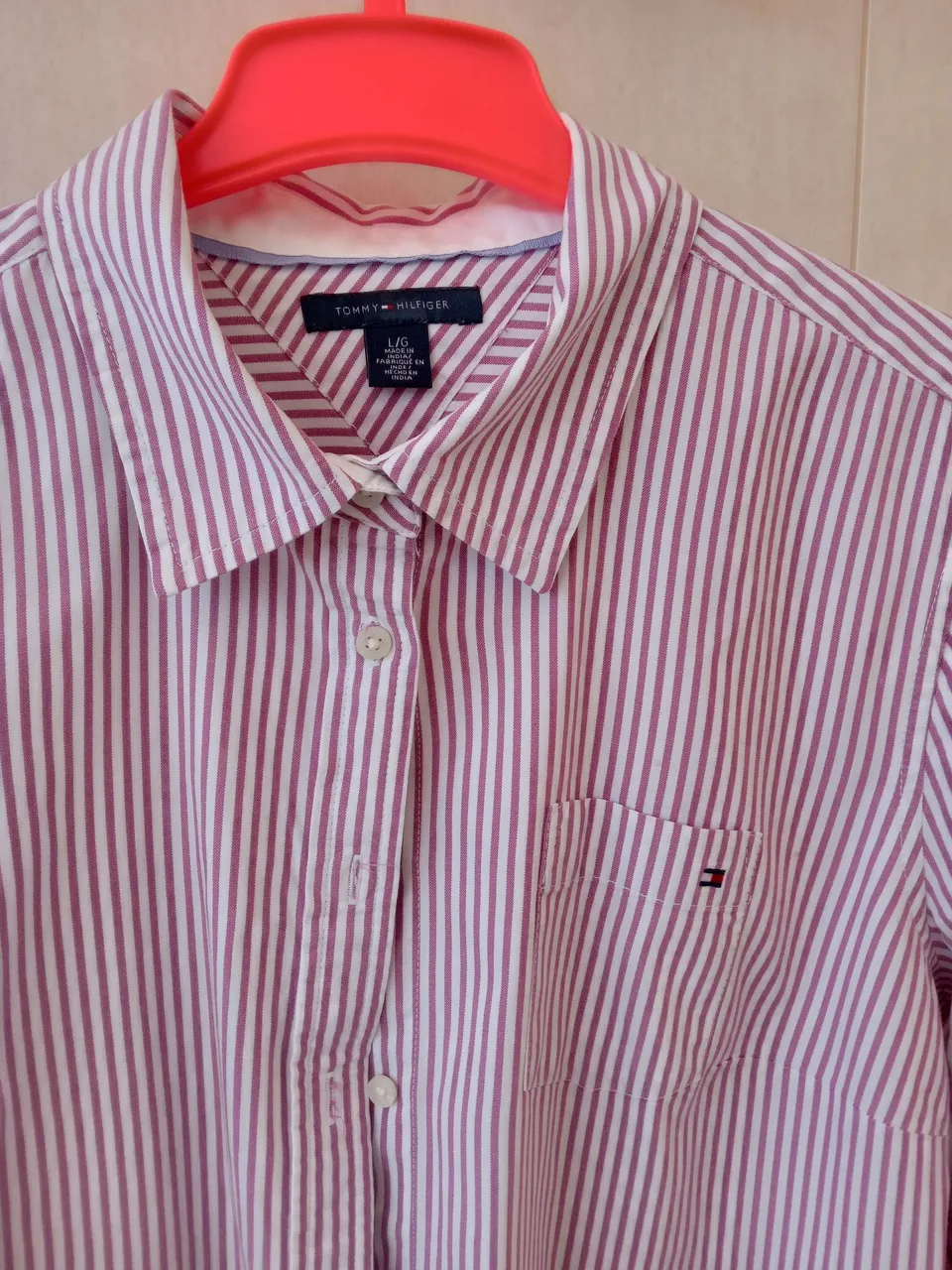 Camisa Tommy Hilfiger Listrada Rosa e Branca