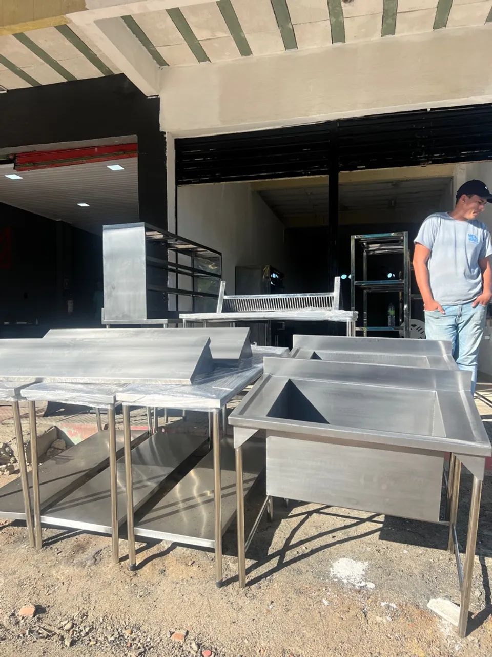 Mesas e Armários em Aço Inox - Foto 6