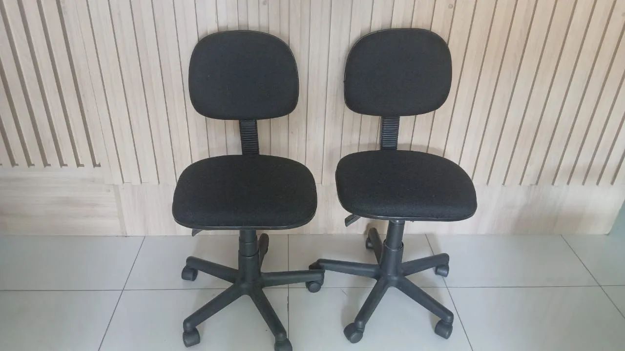Cadeiras de escritório simples