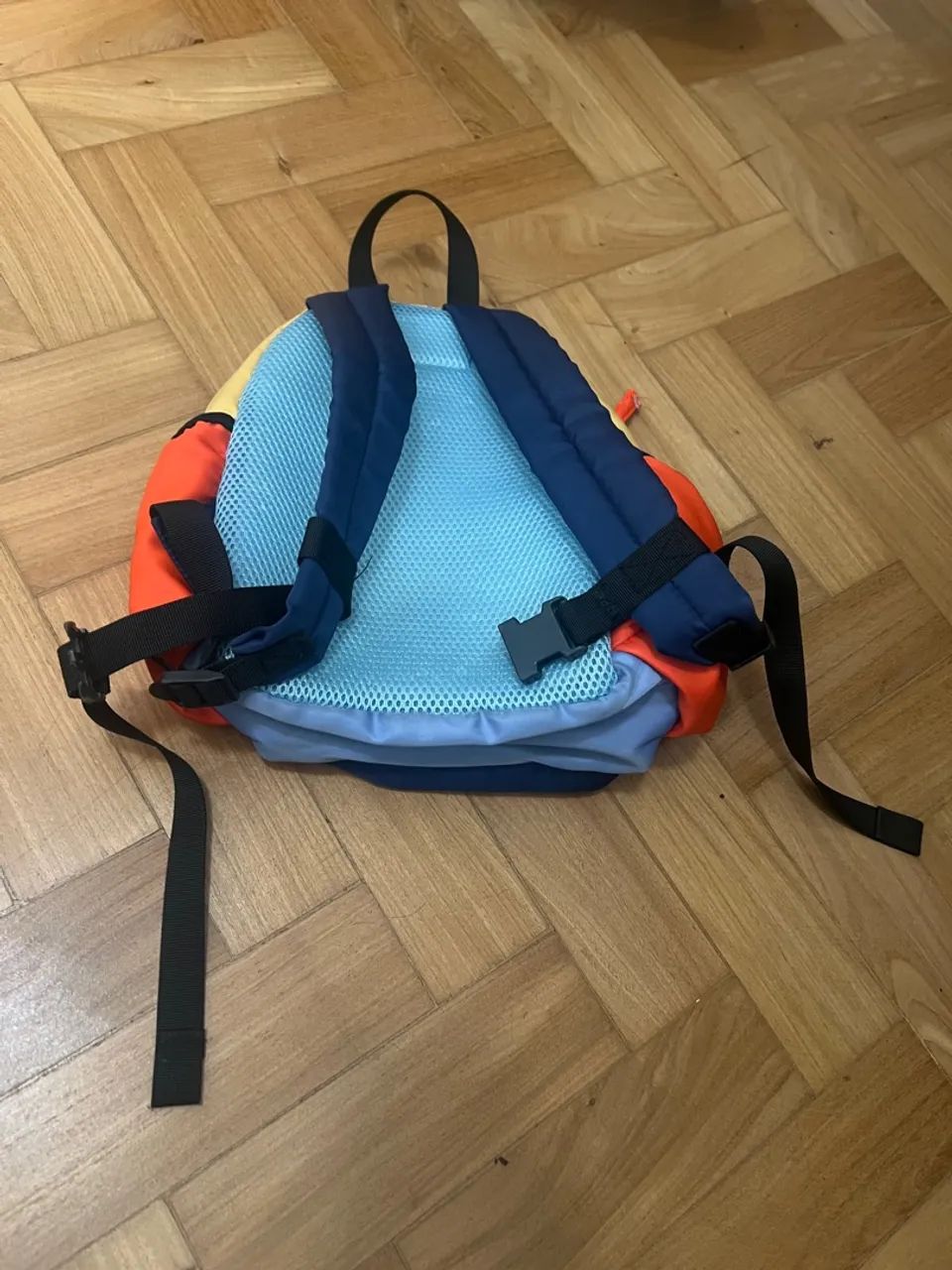 Mochila colorida e estilosa - Foto 3