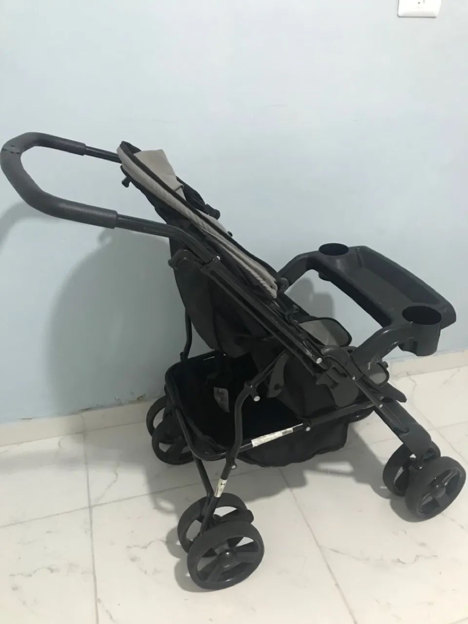 Carrinho de Bebê Compacto - Preto