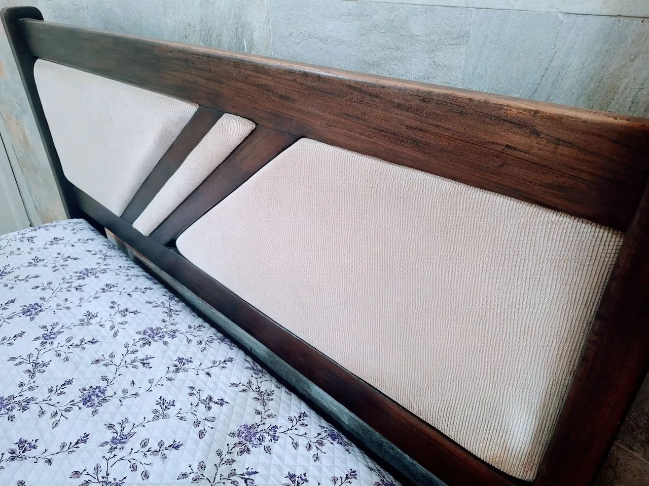 Cama Queen em Madeira Maciça + Colchão Orthocrin - Foto 2