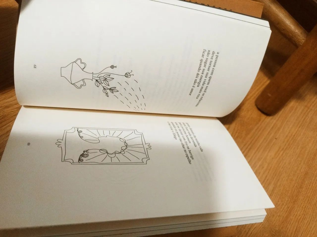 Livro poesia de Rupi Kaur - Foto 4