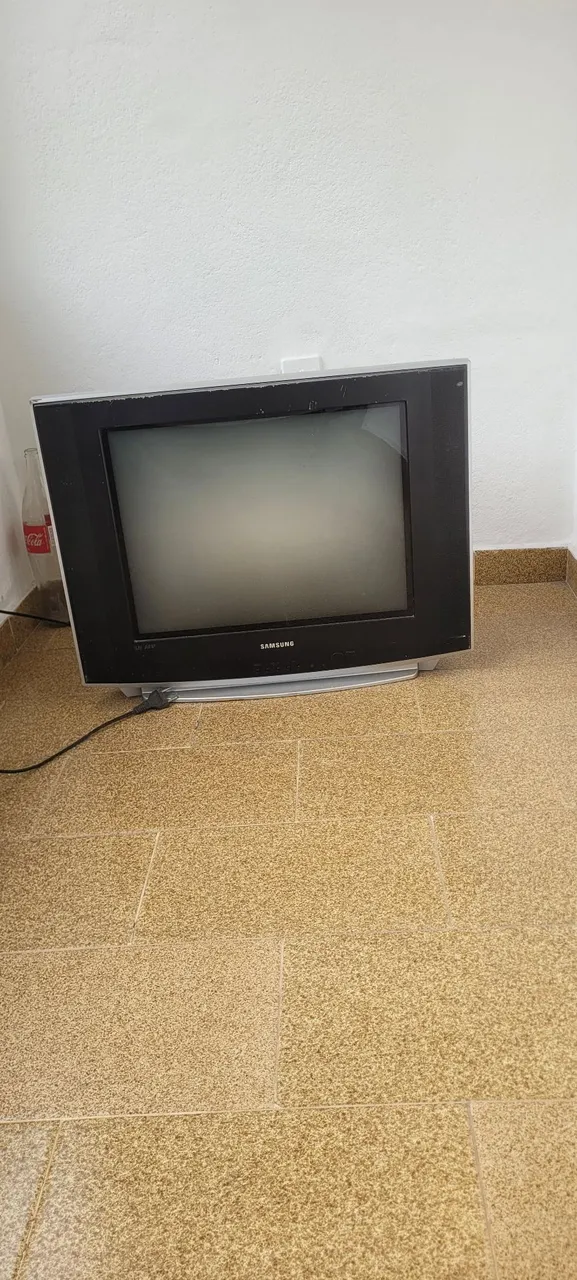 "tv de tubo" - TVs no Brasil