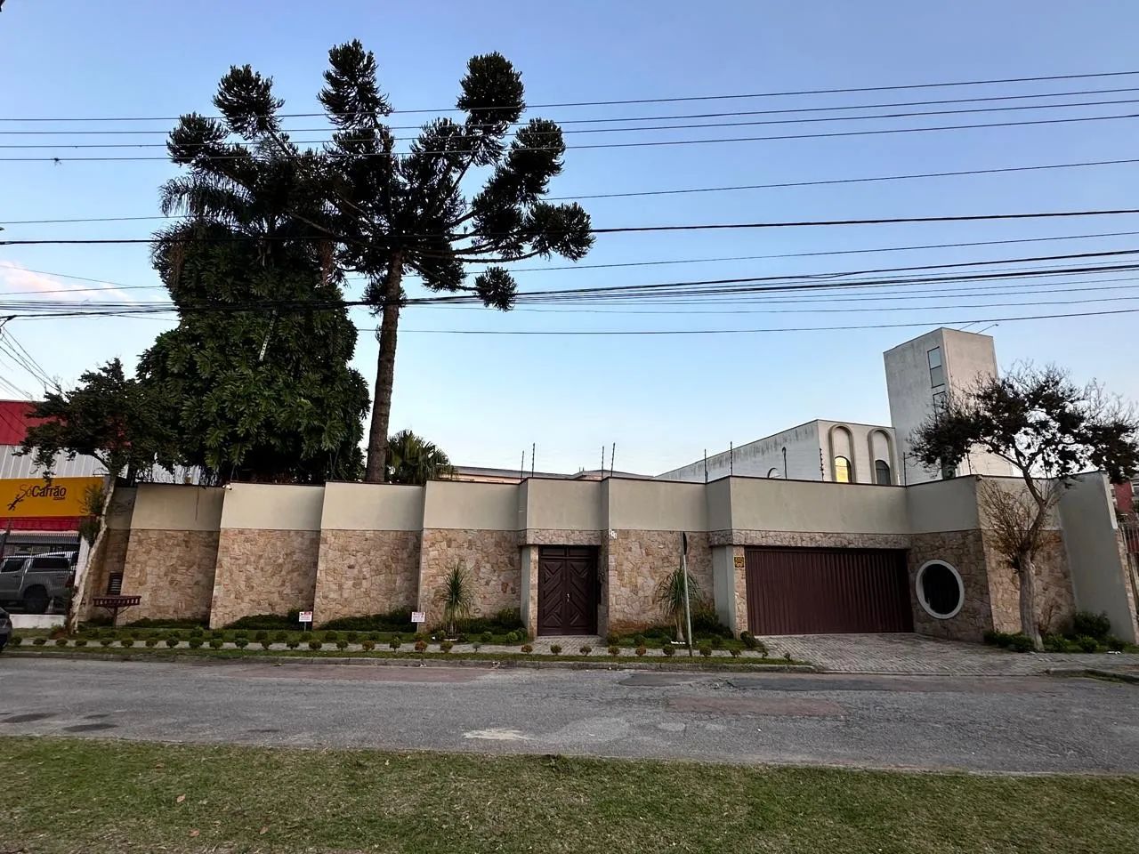 Oportunidade!!! Imóvel Frente para Kennedy, com porteira fechada!!