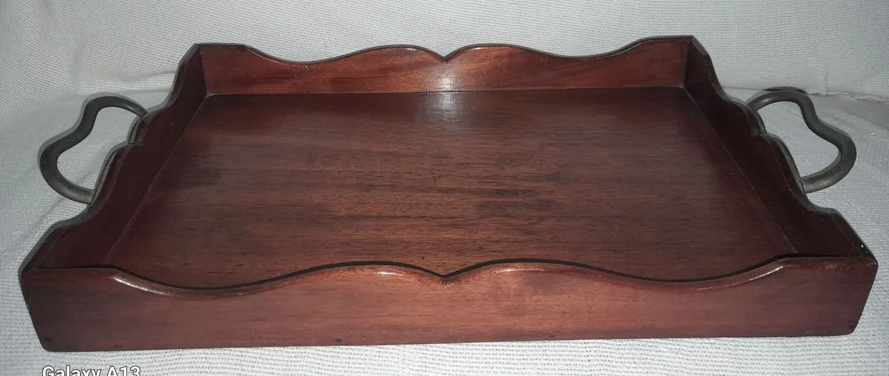 Antiga Bandeja em madeira nobre