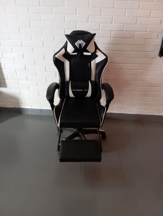 CADEIRA GAMER LINDONA! MARCA: PHYTON FLY COR: PRETA E BRANCO POUCO USO! RECLINÁVEL! - Foto 2