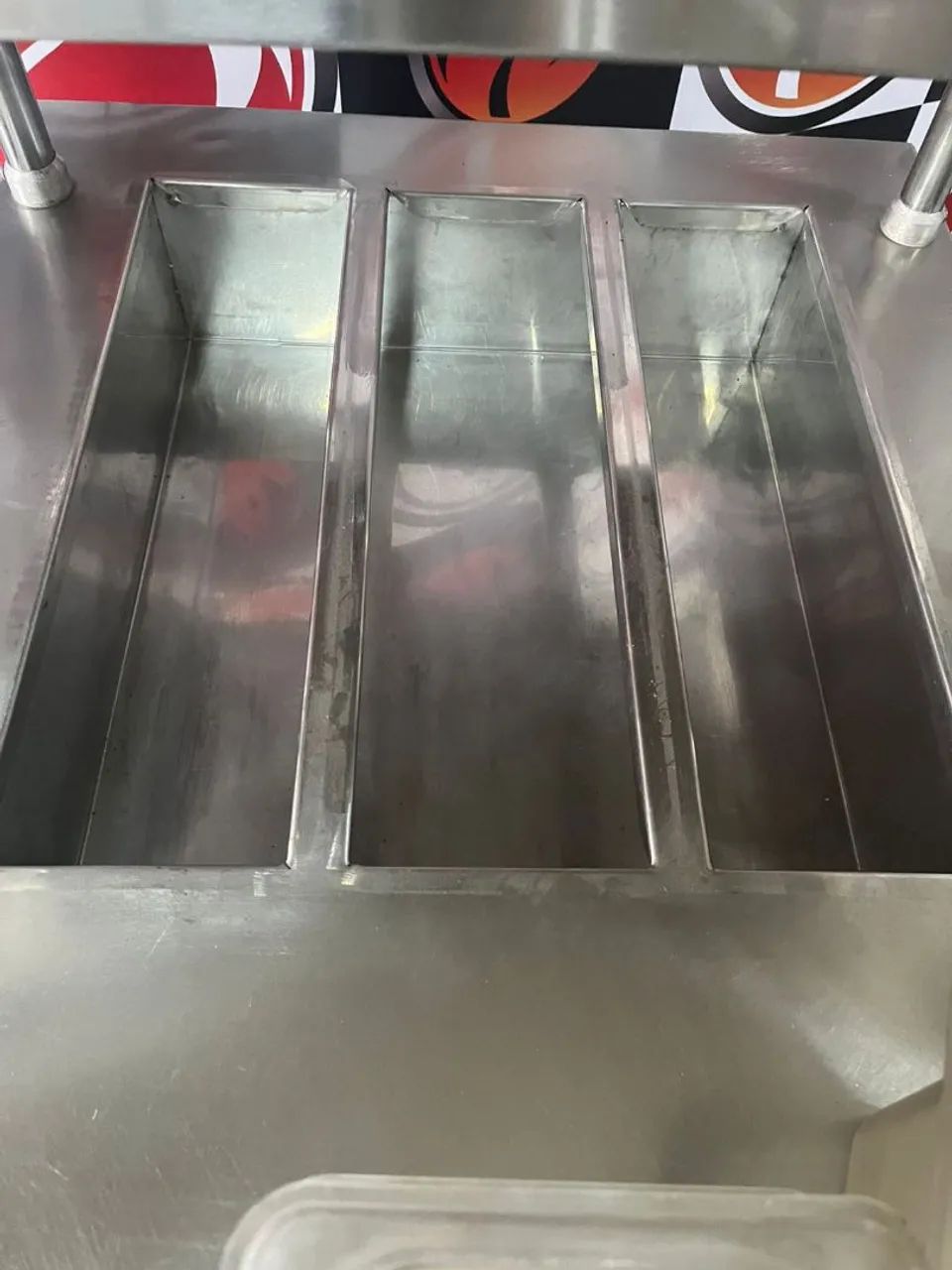 Balcão  condimentadora  refrigerada  220 volts acompanha as 6 cubas - Foto 3