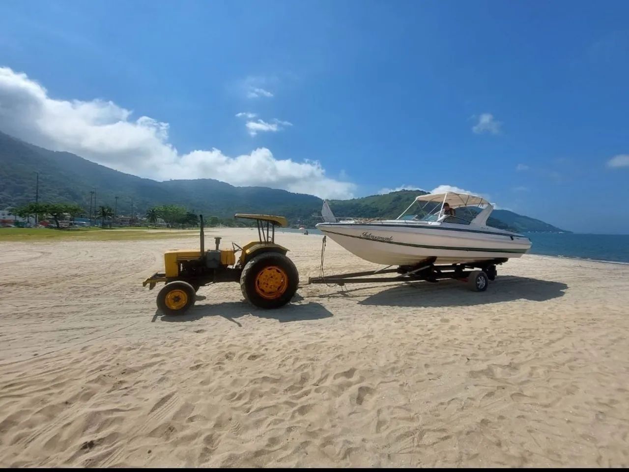 GNPS - Garagem Náutica Praia do Saco.<br>Ll