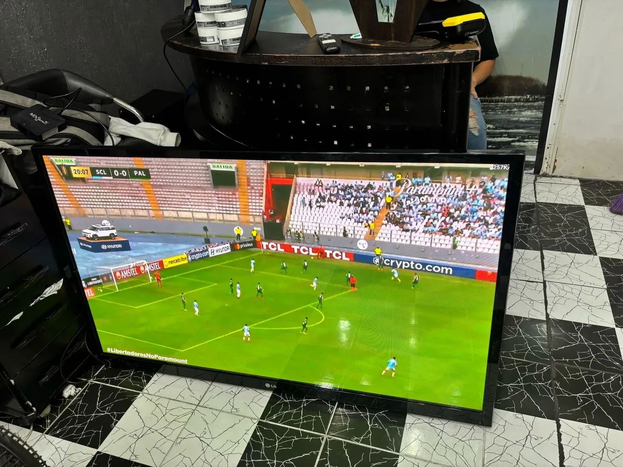 Vendo tv LG 65 polegadas top de linha em estado de nova obs. Não e smartv R$ 1950,00 - Foto 4