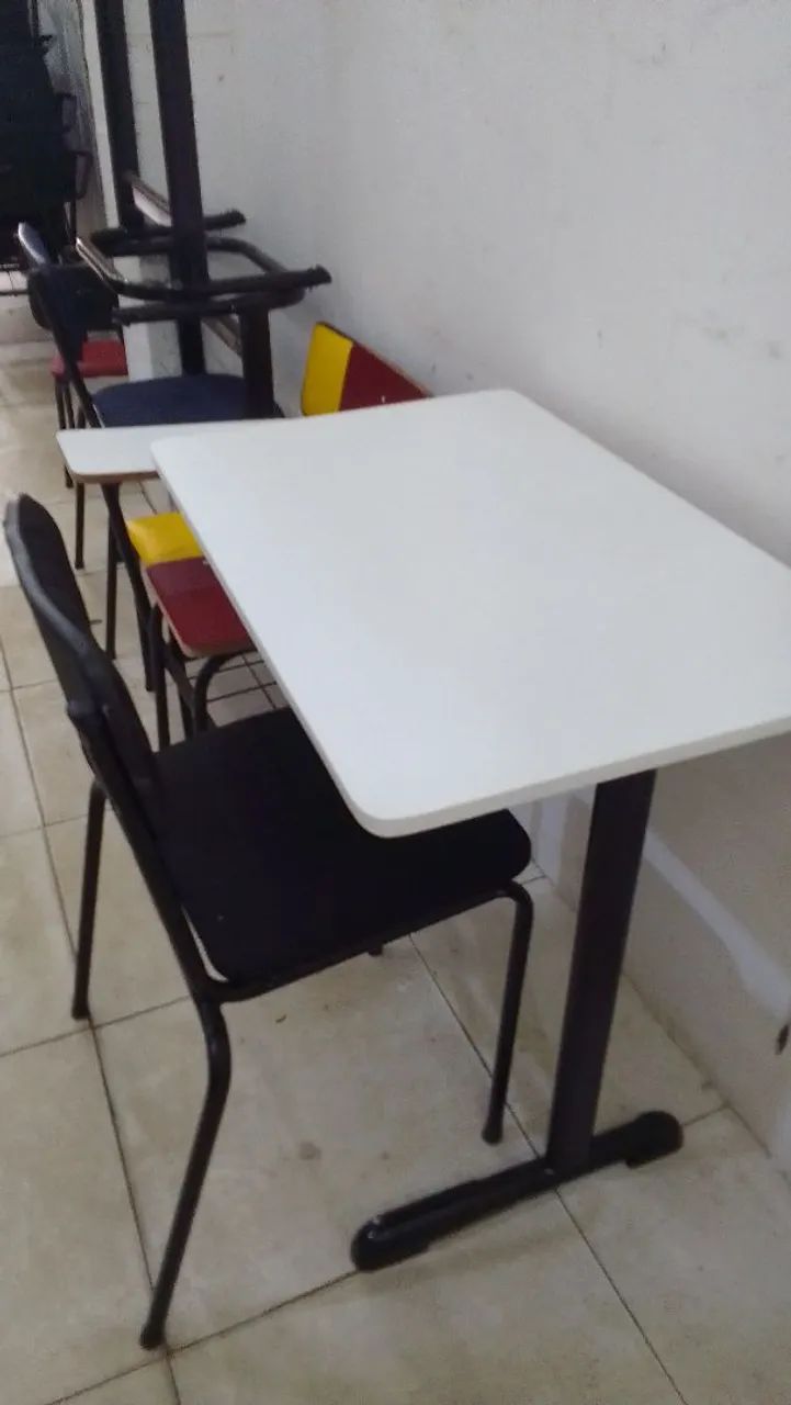 Mesa de professor com cadeira. - Foto 4